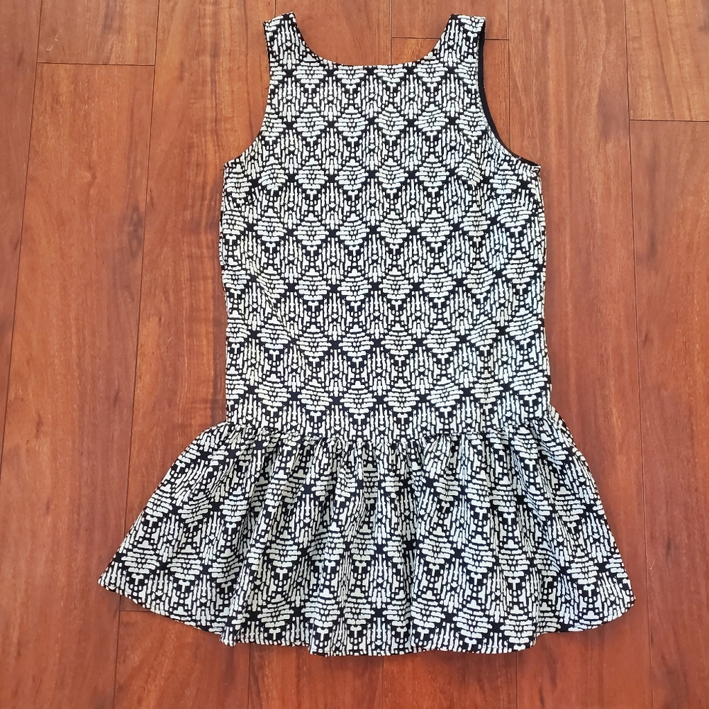 BLACK AND WHITE RUFFLE BOTTOM DRESS.